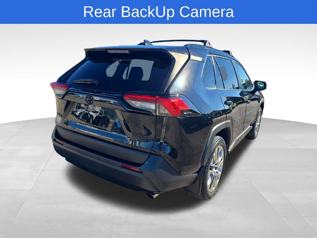 Used 2021 Toyota RAV4 XLE Premium AWD/4WD image 7