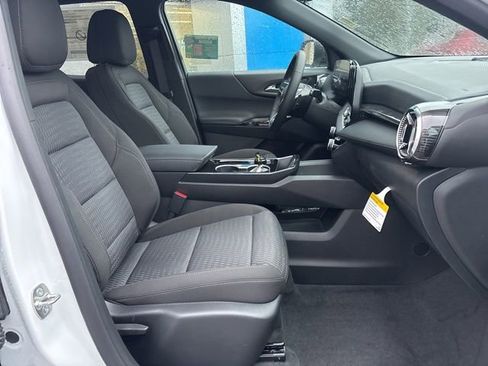 New 2026 Chevrolet Equinox LT w/ Safety and Technology Package AWD/4WD image 37