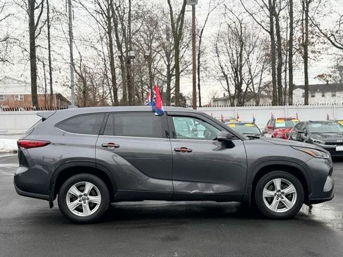 Used 2021 Toyota Highlander LE image 5