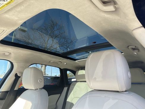 Used 2019 Jaguar F-PACE Prestige image 17