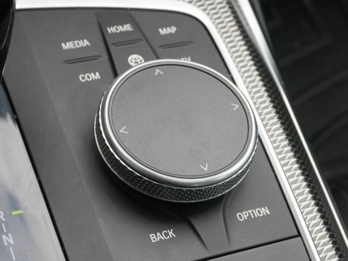 Certified 2022 BMW 330i Sedan w/ M Sport Package image 27