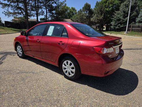 Used 2011 Toyota Corolla LE FWD image 3