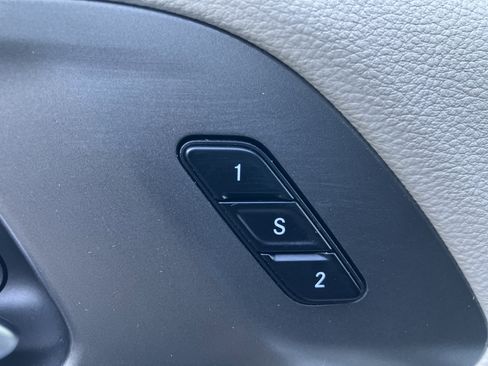 Used 2024 Chrysler Pacifica Touring-L image 19