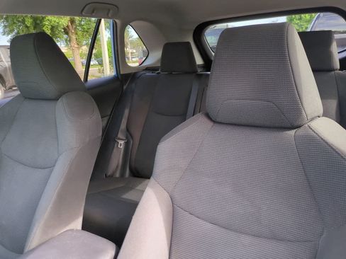 Used 2021 Toyota RAV4 LE AWD/4WD image 8