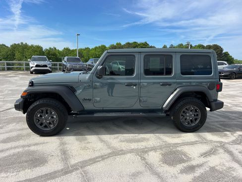 Used 2024 Jeep Wrangler Unlimited Sport AWD/4WD image 8