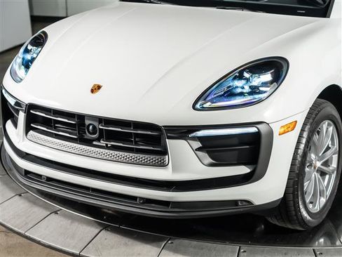 Used 2025 Porsche Macan image 11