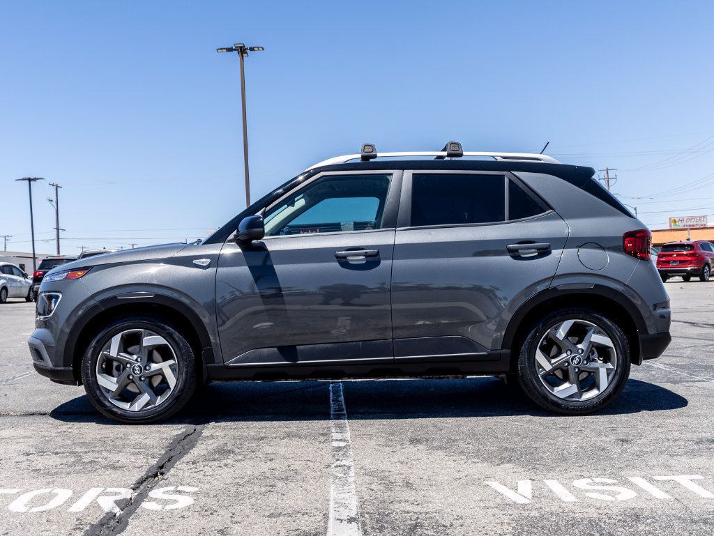 Used 2024 Hyundai Venue Limited FWD image 4
