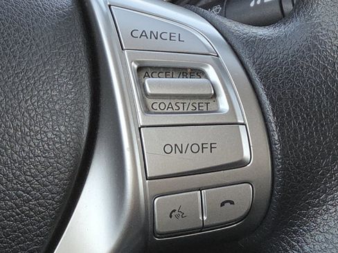 Used 2016 Nissan Rogue SV image 5