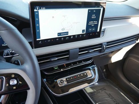 Used 2023 Lincoln Corsair AWD w/ Rear Removable Package Tray image 35