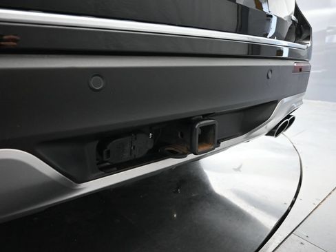 Used 2020 Ford Explorer Platinum AWD/4WD image 2