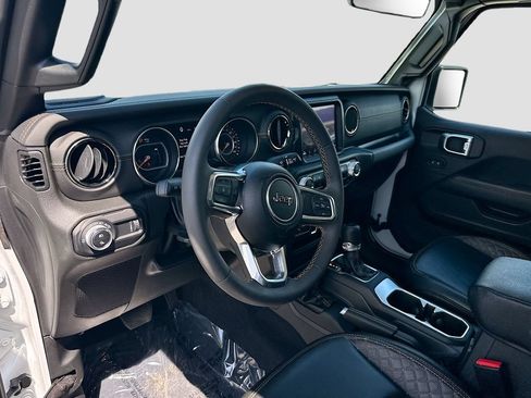 Used 2023 Jeep Gladiator Overland AWD/4WD image 9