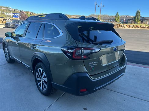Certified 2025 Subaru Outback Premium AWD/4WD image 7