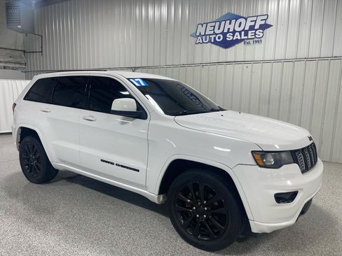 Used 2017 Jeep Grand Cherokee Altitude AWD/4WD image 1