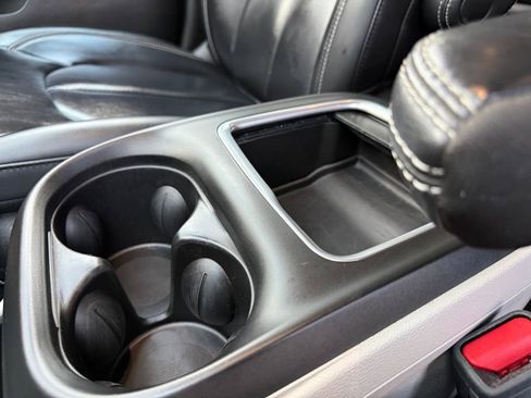 Used 2023 Chrysler Pacifica Touring-L image 26