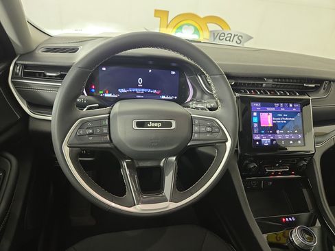 Used 2023 Jeep Grand Cherokee Laredo w/ Luxury Tech Group I AWD/4WD image 14