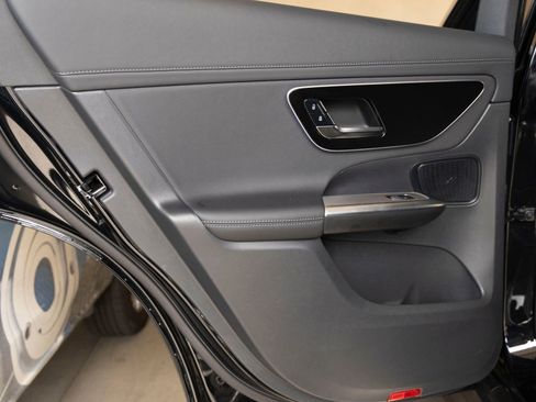 Used 2026 Mercedes-Benz GLC 300 image 18