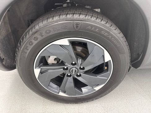 Used 2024 Nissan Rogue SV AWD/4WD image 12