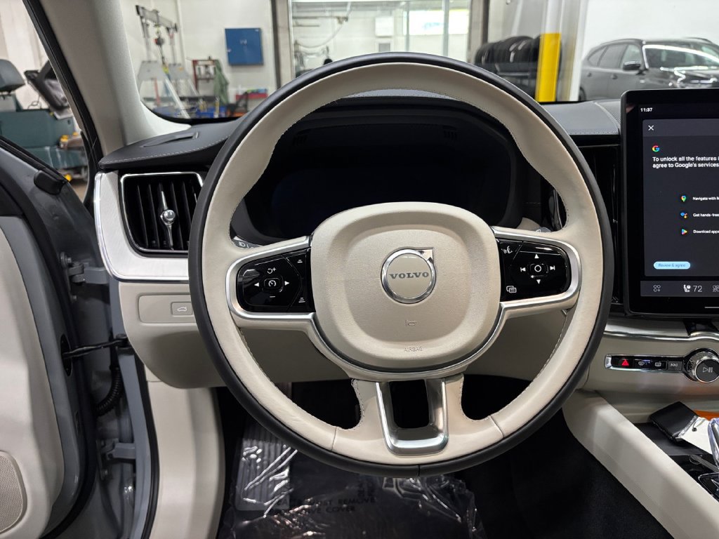 Certified 2026 Volvo XC60 T8 Ultra w/ Protection Package Premier AWD/4WD image 21