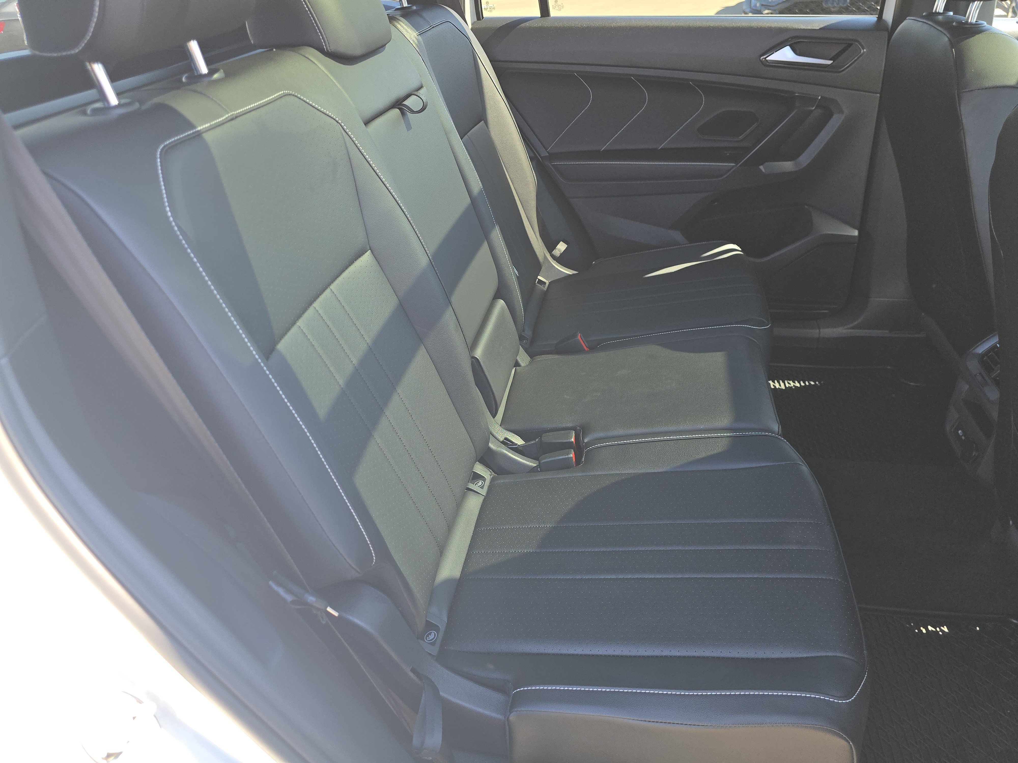 Certified 2022 Volkswagen Tiguan SE R-Line AWD/4WD image 18