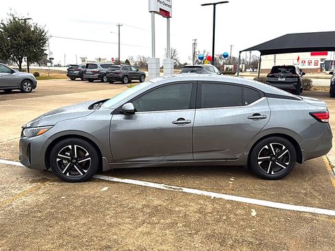 Used 2024 Nissan Sentra SV image 2