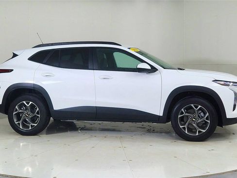 New 2026 Chevrolet Trax LT image 8