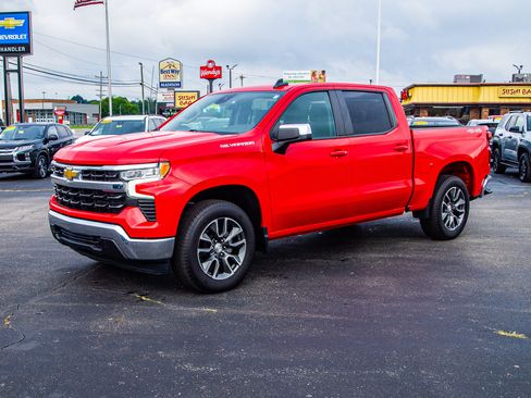 Used 2023 Chevrolet Silverado 1500 LT AWD/4WD image 3
