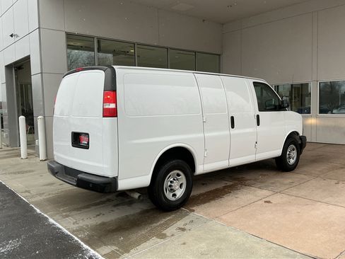 Used 2017 Chevrolet Express 2500 image 22