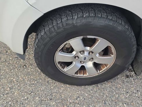 Used 2009 Ford Escape Limited image 25