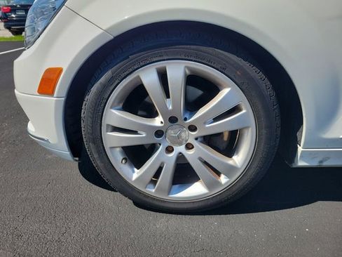 Used 2009 Mercedes-Benz C 300 Sedan image 17