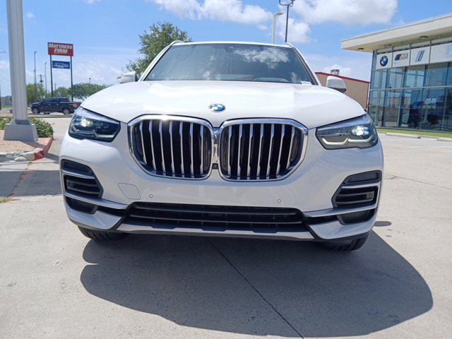 Used 2022 BMW X5 sDrive40i w/ Luxury Seating Package RWD image 2