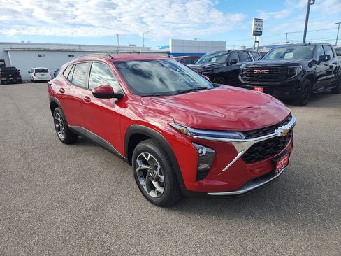 New 2026 Chevrolet Trax LT image 2