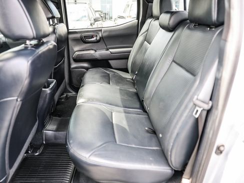 Certified 2019 Toyota Tacoma TRD Off-Road w/ TRD Premium Off Road Package RWD image 9