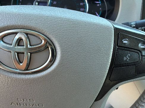 Used 2014 Toyota Sienna Limited w/ Limited Premium Package AWD/4WD image 17