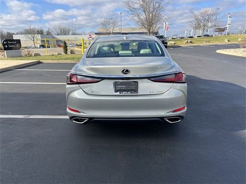Used 2025 Lexus ES 350 w/ Premium Package image 4