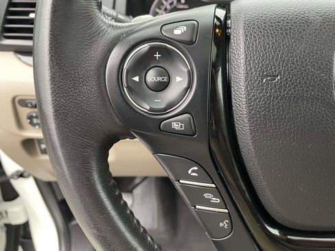 Used 2018 Honda Pilot Touring image 18