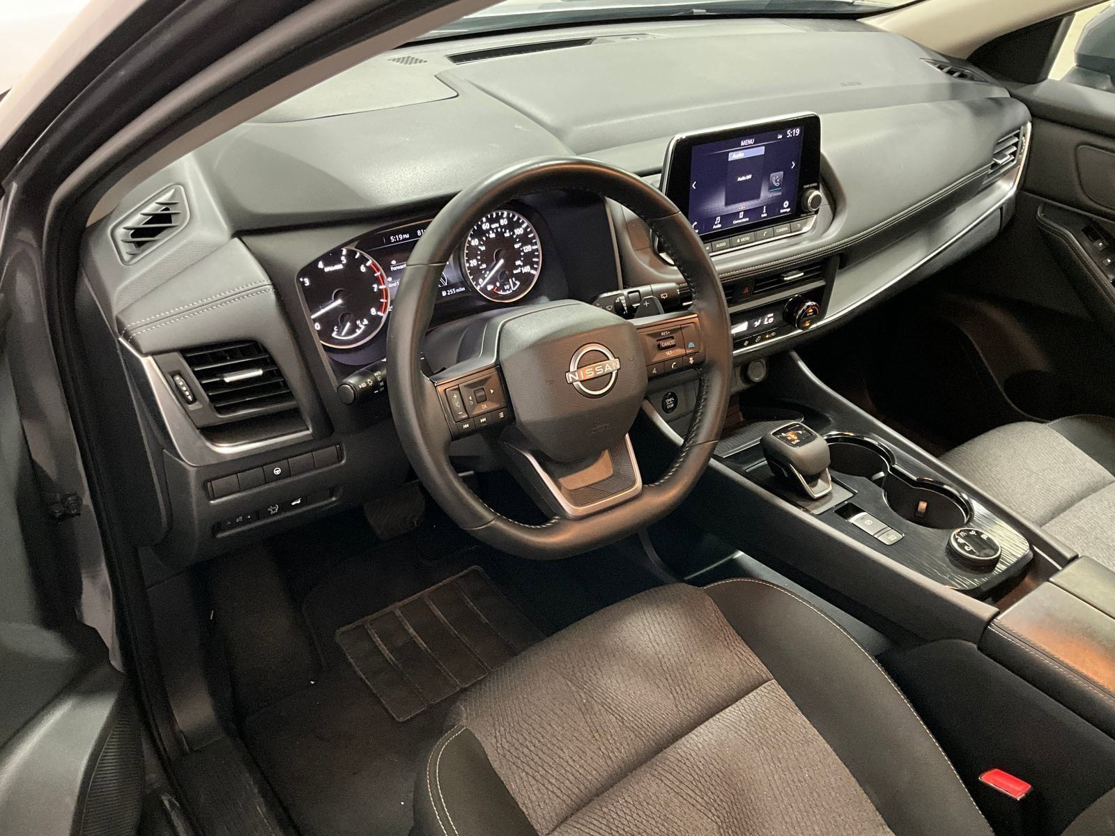Used 2025 Nissan Rogue SV AWD/4WD image 14