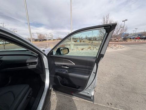 Used 2025 Toyota Grand Highlander AWD image 30