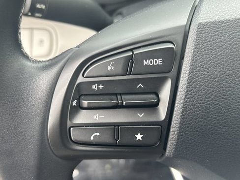 Certified 2025 Hyundai Venue SEL FWD image 25