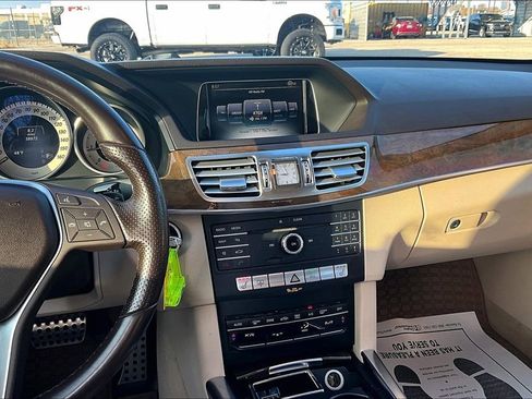 Used 2016 Mercedes-Benz E 250 Sedan w/ Premium Package image 9