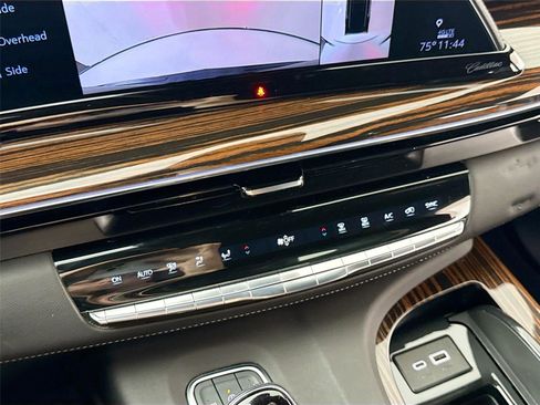 Used 2023 Cadillac Escalade ESV Luxury image 22