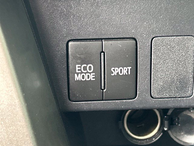 Used 2017 Toyota RAV4 LE w/ All Weather Liner Package AWD/4WD image 37