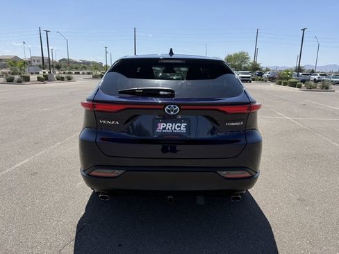 Used 2022 Toyota Venza LE AWD/4WD image 6