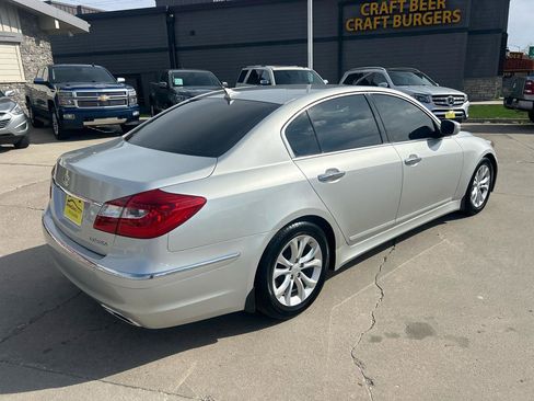 Used 2013 Hyundai Genesis 3.8 RWD image 3
