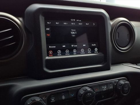 Used 2022 Jeep Wrangler Willys image 10