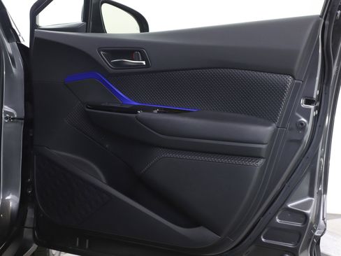 Used 2021 Toyota C-HR XLE image 11