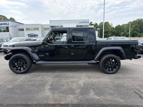 Used 2022 Jeep Gladiator Overland AWD/4WD image 3