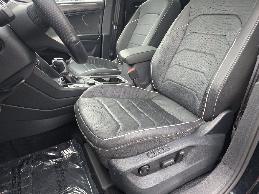 Used 2024 Volkswagen Tiguan SEL R-Line AWD/4WD image 35