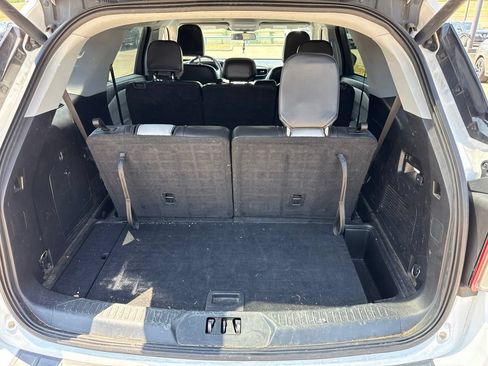 Used 2021 Ford Explorer XLT w/ Equipment Group 202A RWD image 10