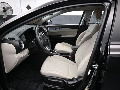 Used 2022 Kia Forte LXS w/ LXS Technology Package image 11