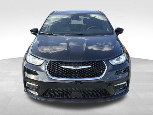 New 2026 Chrysler Pacifica Select image 2